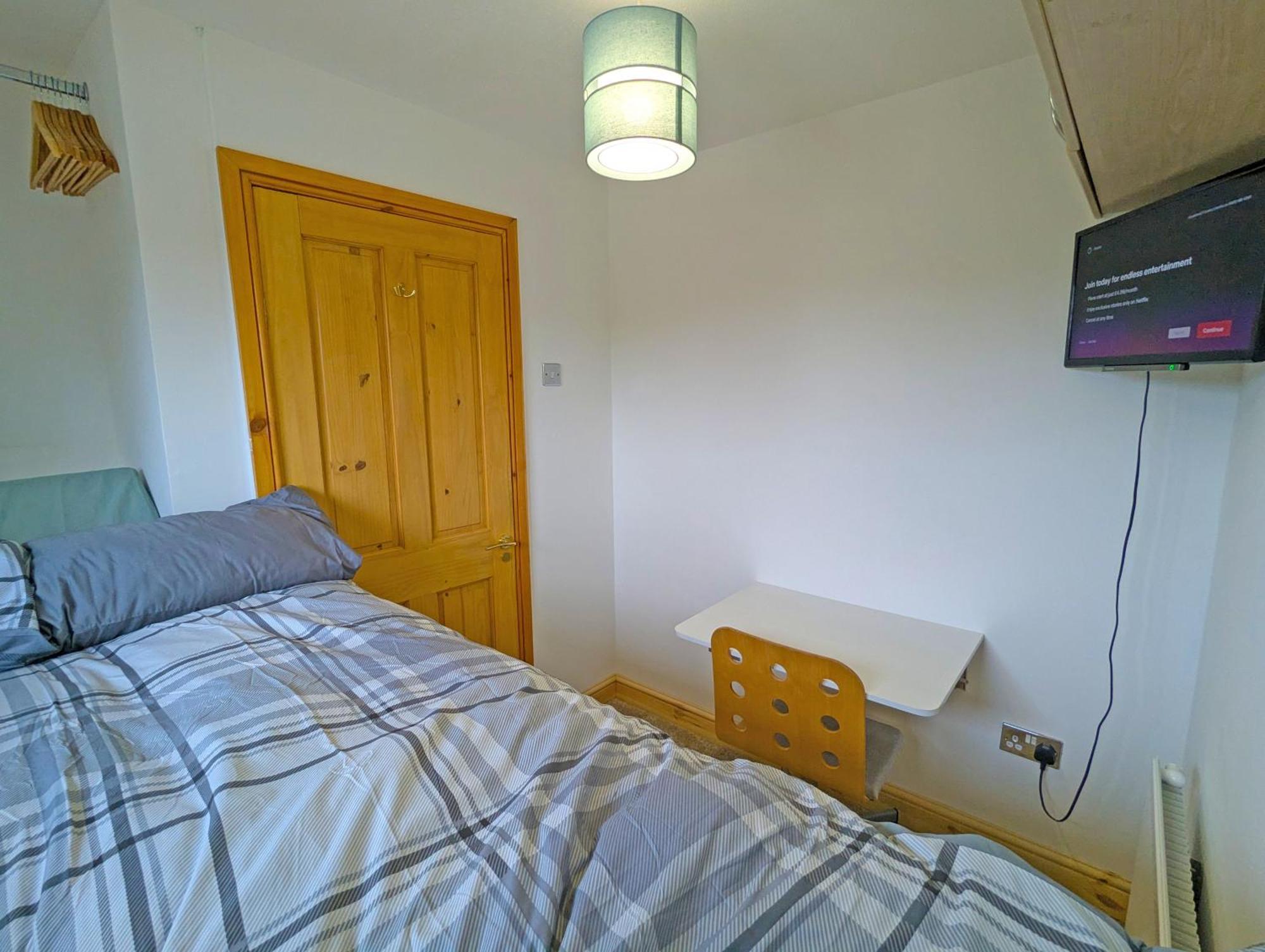 Cosy Single Room, Smart Tv, 5 Minute Walk From Train Station Bolton Exterior photo